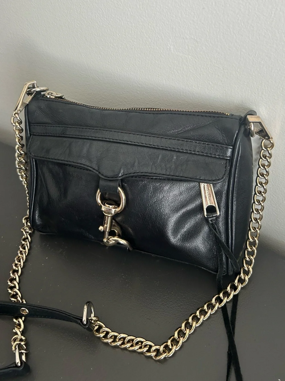 B. Makowsky Black Leather Crossbody Bag Gold Hardware Chain Strap Everyday Purse